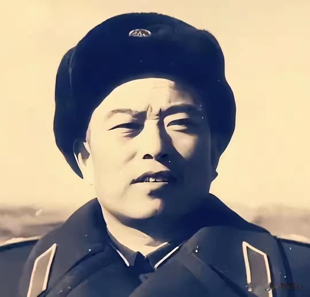 1950年海南战役，由四野15兵团司令员邓华总体负责，而前线的另一位名将韩先楚，