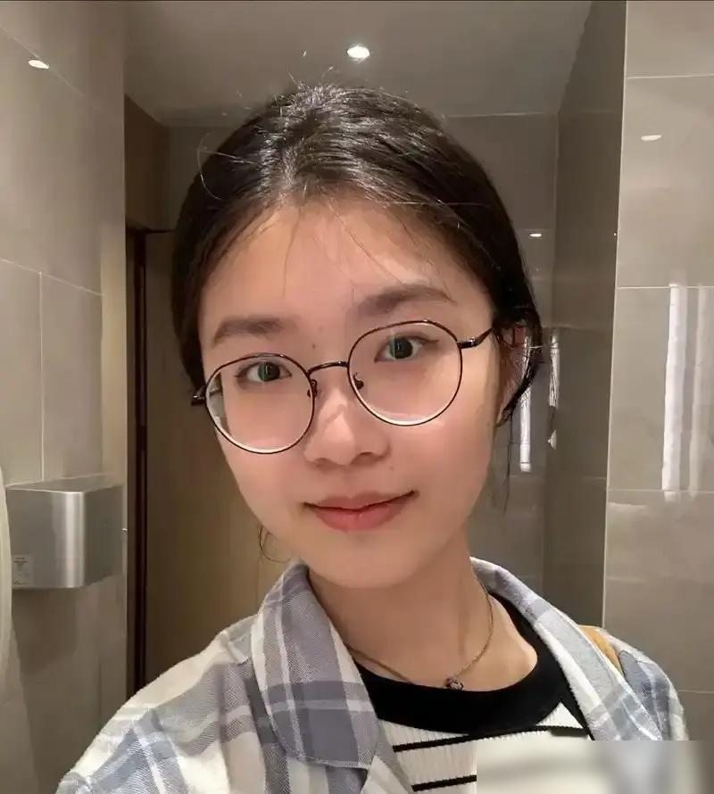 98年独生女小赵在订婚前把“每年除夕必须回娘家”写进协议。男方家原本想轮流，她直