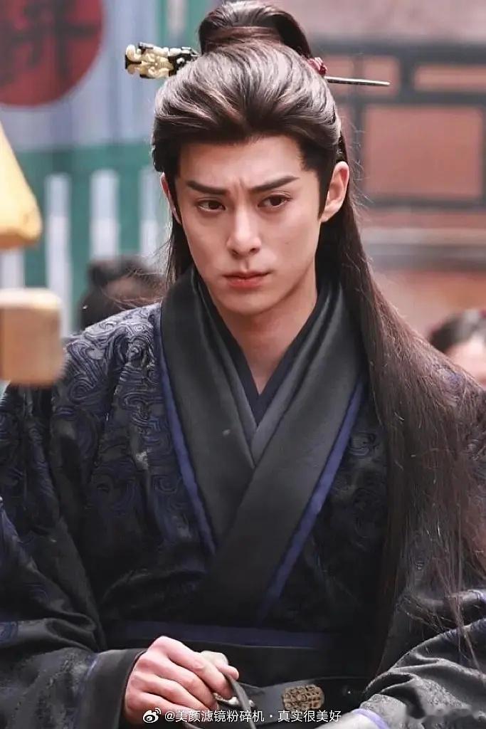 王鹤棣这个属于鼻基底凹陷还是嘴凸，还是说这两个是一个问题