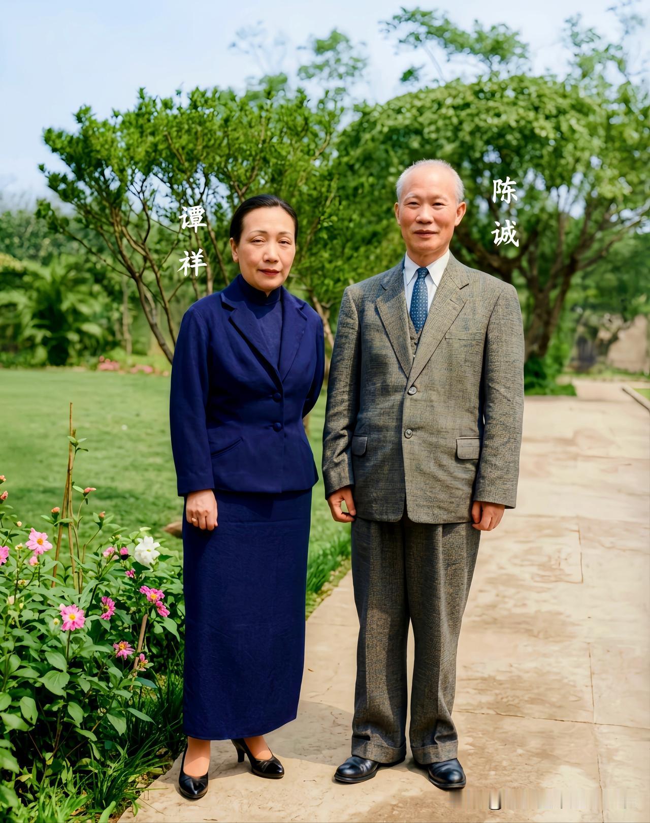这是上世纪六十年代初期陈诚和其夫人谭祥在户外散步时在步道旁留下的一张合影，大伙儿
