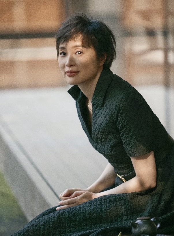 敢打包票不仅陈建斌没想到，就连蒋勤勤恐怕也琢磨不透，吴越居然离开陈建斌后一个