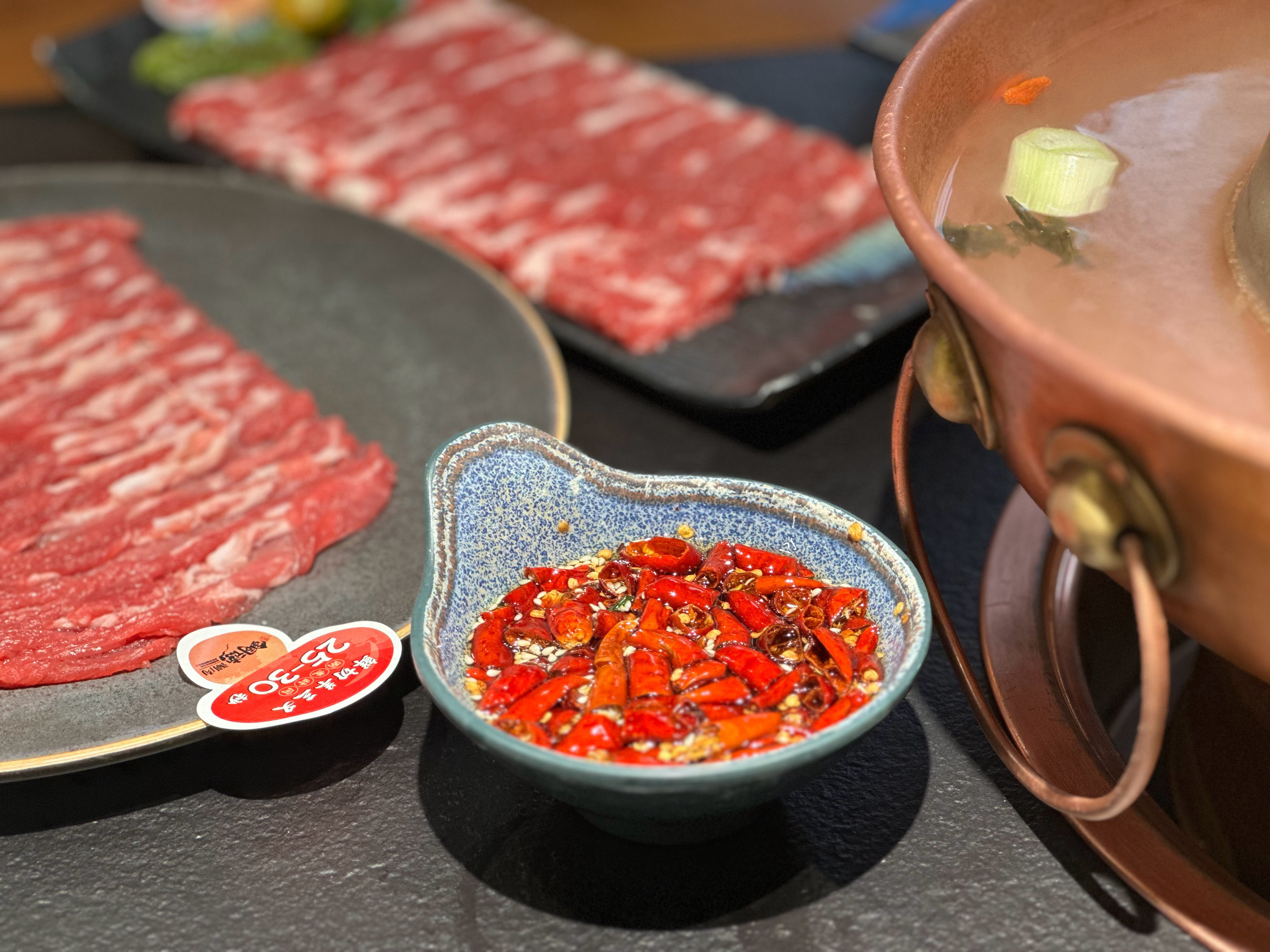 吃火锅的时候如果来一份现炸的辣椒油就太棒了老好吃了[作揖]​​​