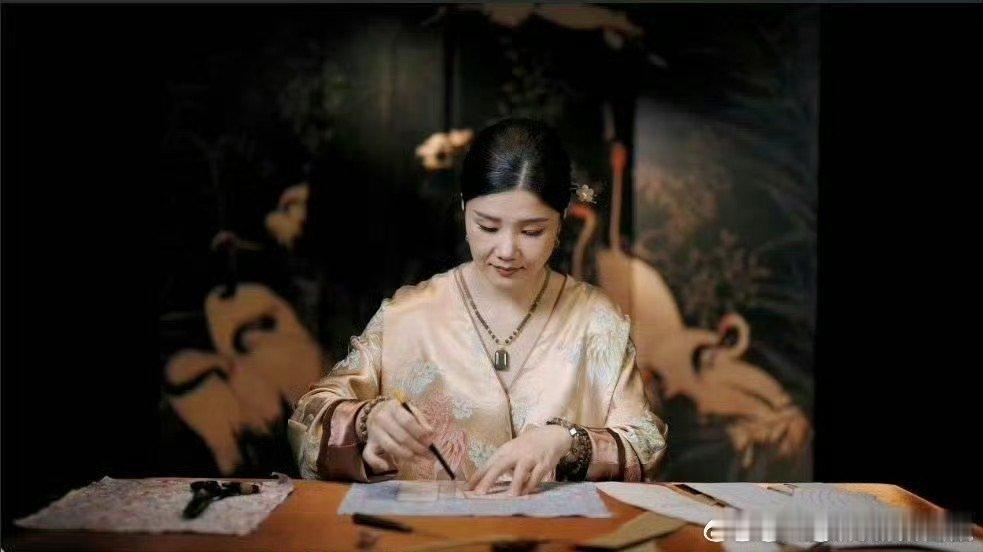 #新中式女装在新加坡卖爆了##40岁宝妈创业成新加坡女装收割机#低调高级的暗纹面料，简约不浮夸，这种