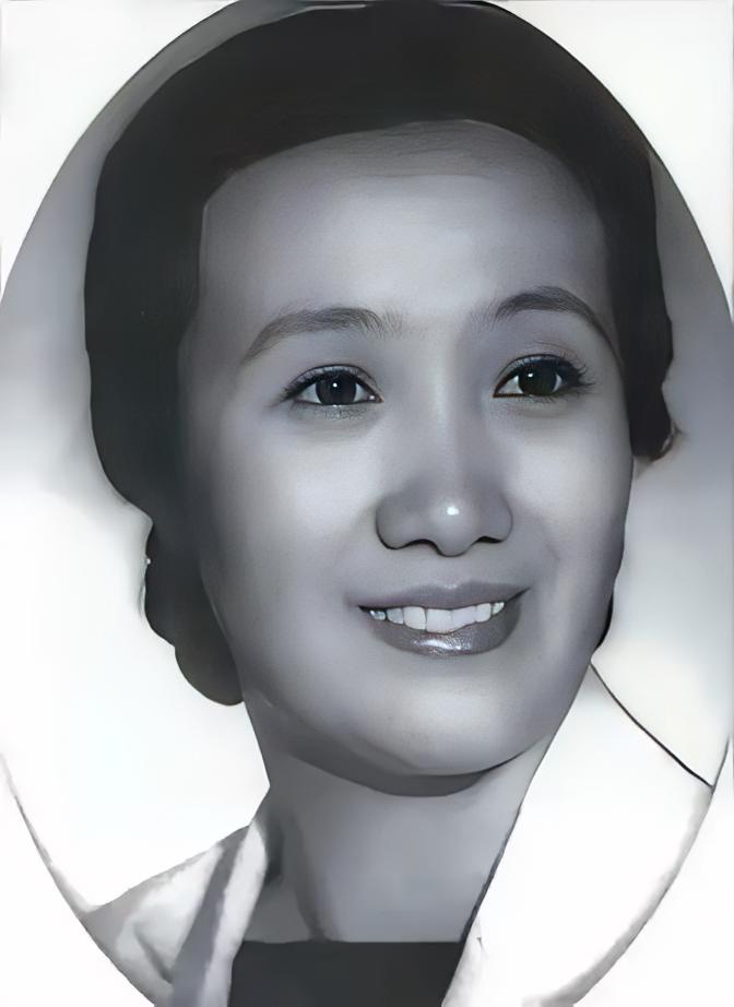 1949年，宋时轮参加宴会，目光被一位身材较好的女子吸引。仔细一看，宋时轮顿感震