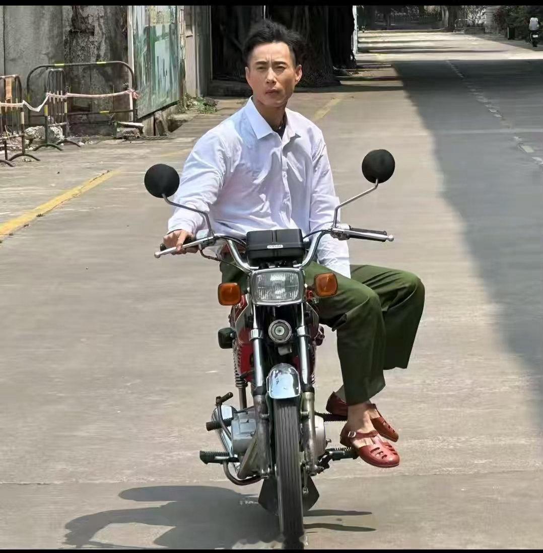 好多人问我张雪机车820能不能买，性价比很突出，又快又帅……我都回复，这个车买不