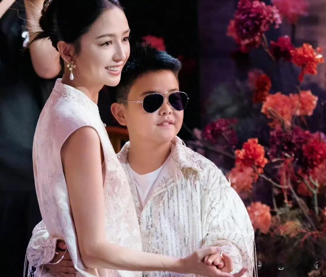 佟丽娅icon和陈思诚icon，冲上热搜！1月31日，佟丽娅和前夫陈思诚突然