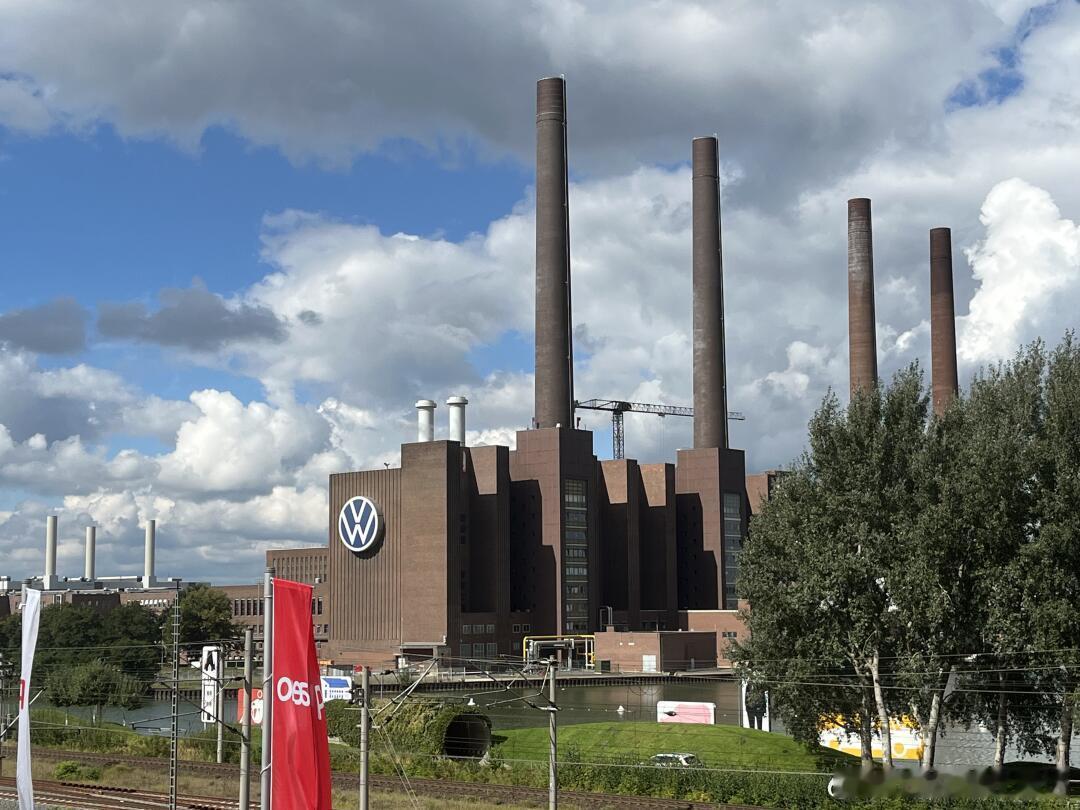 大众汽车12月23日，据外媒报道，大众品牌销售总监MartinSander近