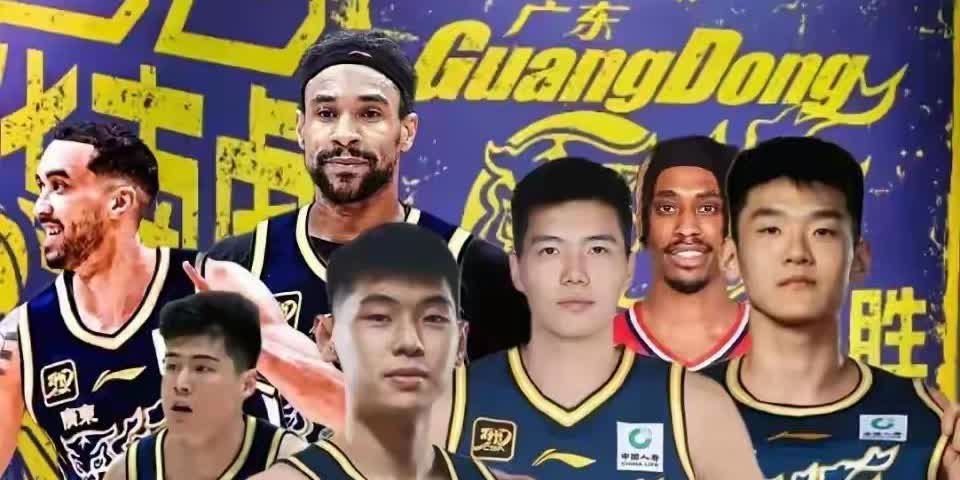 广东宏远俱乐部已经不论杜峰的功与过了，反正球队已经让杜峰带到今天。完全是功劳，俱