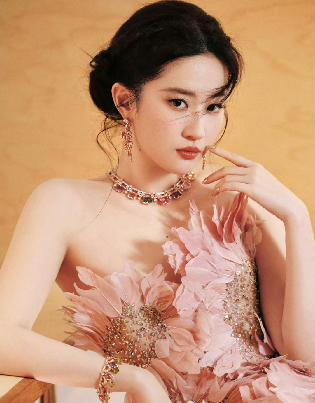 光毯上的刘亦菲原来女娲造人的时候是真的有偏心，刘亦菲这张脸根本不需要任何滤镜加持