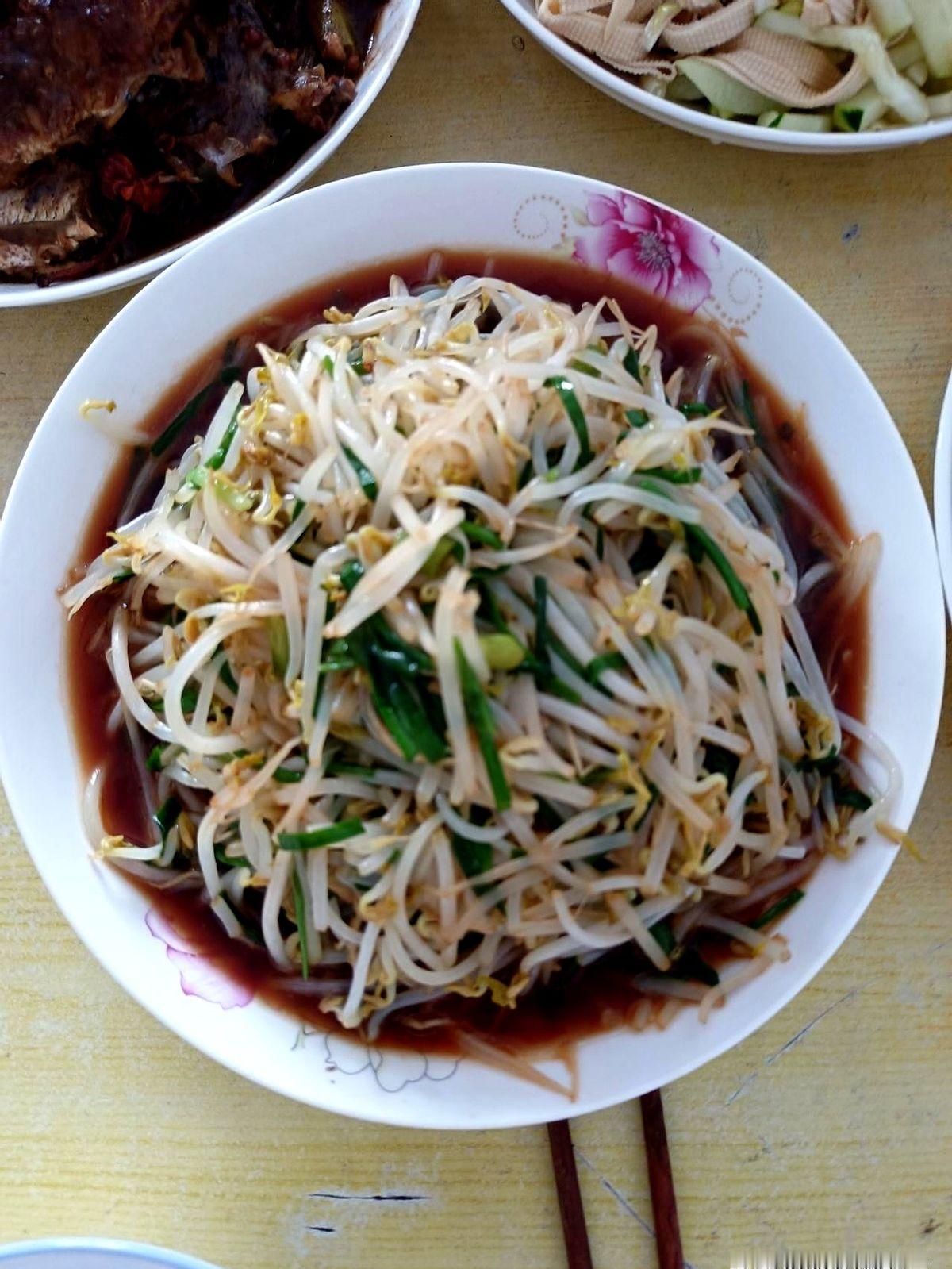 “十块一斤的前腿肉，值不值？”超市老板一句“今早自家猪”，网友@阿菜当场破防：