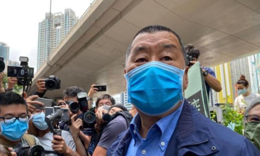 黎智英害怕了，在法庭上请求宽恕。 判决下来的时候，黎智英一下子就怂了，原本气