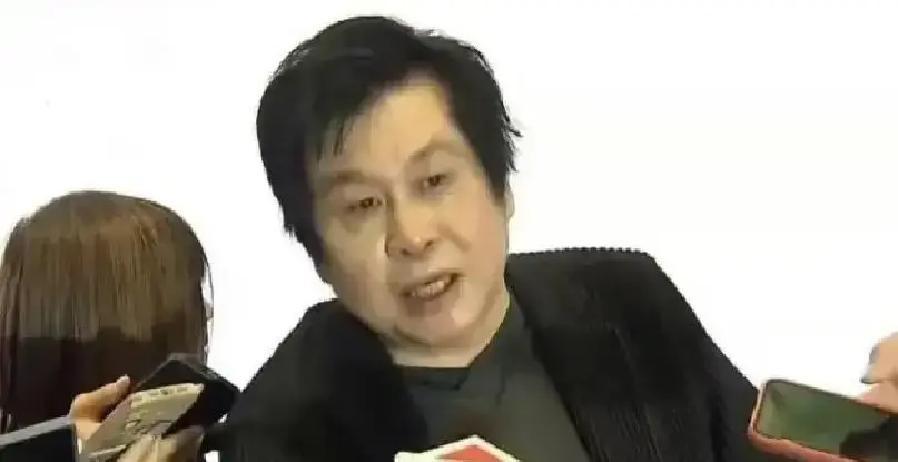 郑智化一句“文明跟野蛮永远没法沟通”直接把微博炸上热搜。老歌迷刚想怀旧，就被截