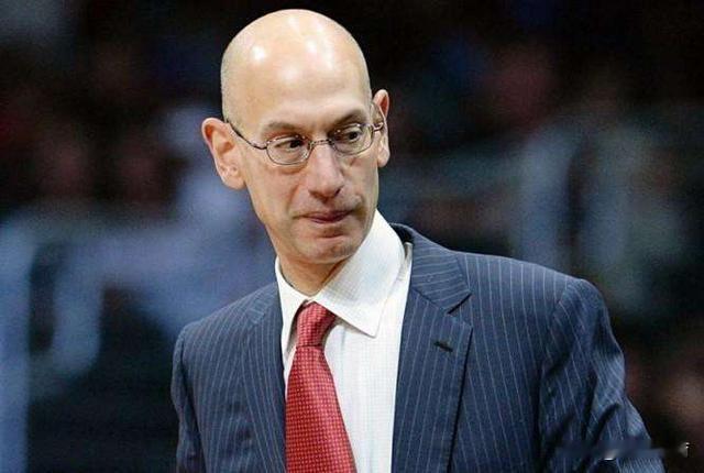 两分钟七次失误，该好好管管裁判了！今天，NBA公布了骑士队和猛龙队第...