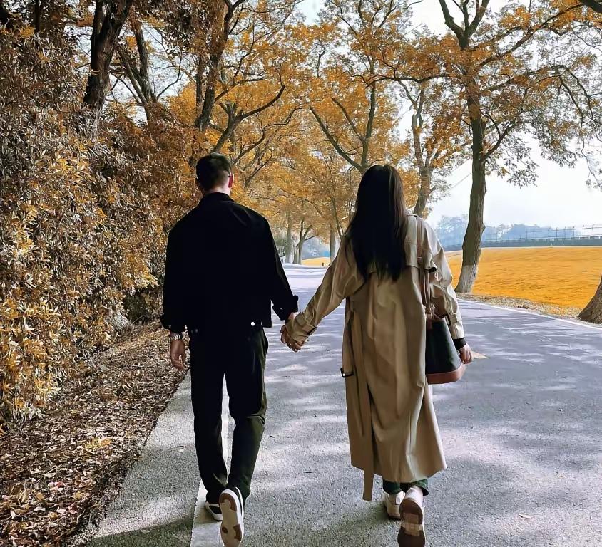 每天一定要、一定要，时刻无数遍告诫自己：​第一，只要活着一天，就坚决不钻牛角