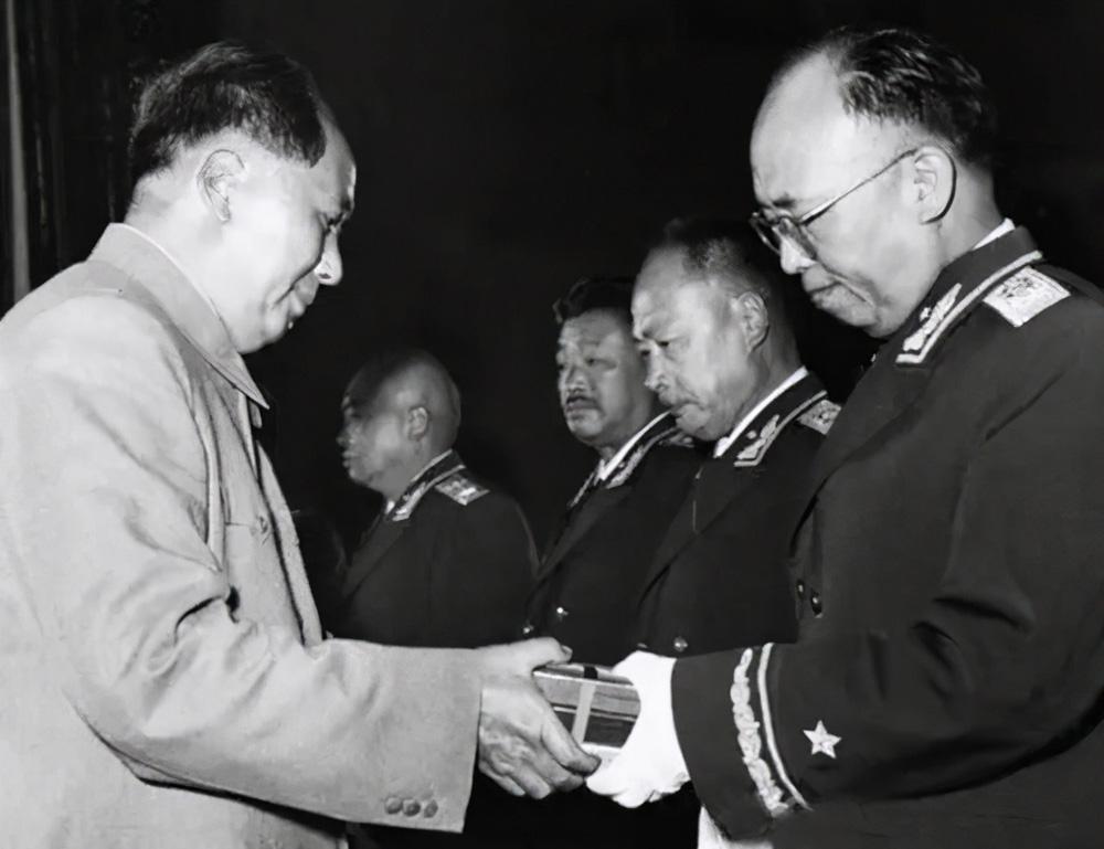 罗荣桓1945年就得了癌症，能多活18年，首先要感谢毛主席“罗政委，中央电报