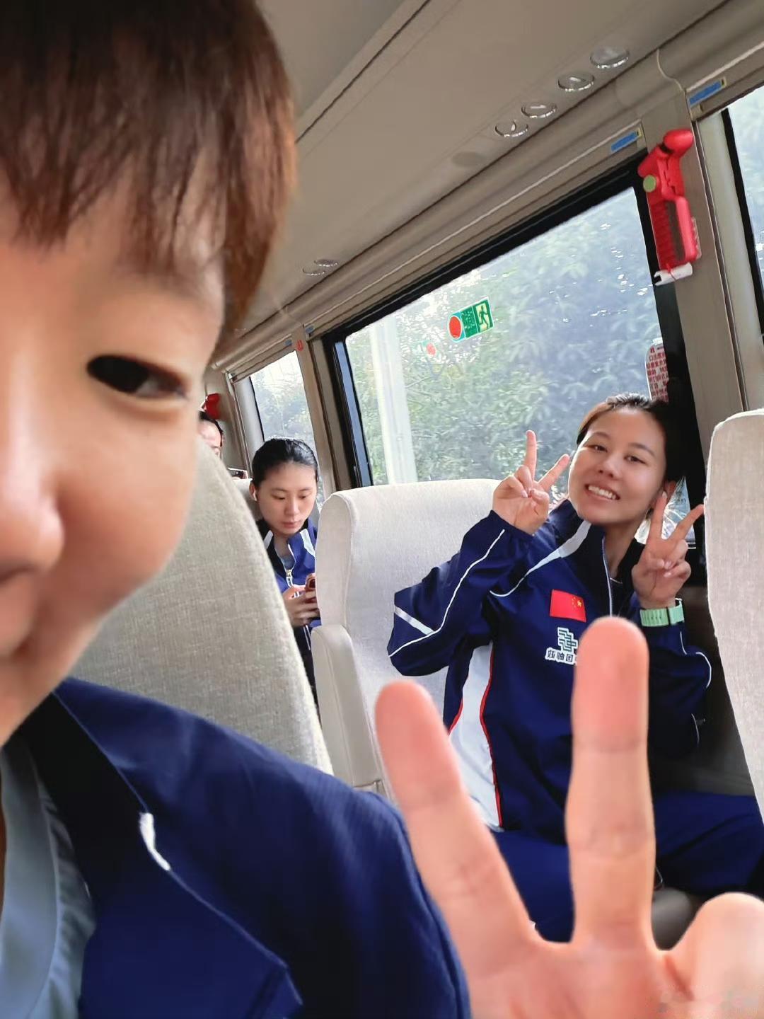 王曼昱的27岁生日，球迷没有等到曼昱自己在社交平台晒出过生日的当天情况。那就看看