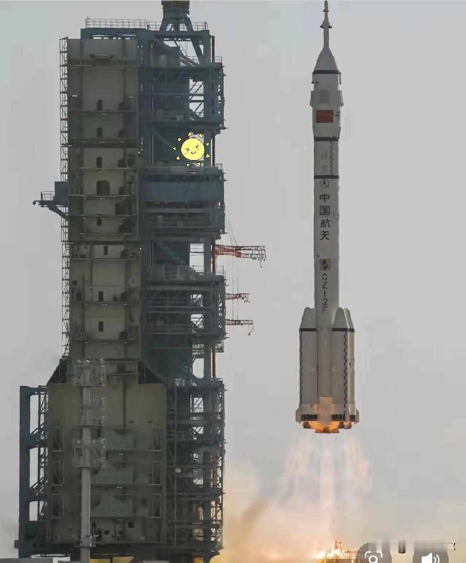 我正吃饭，看到这段笑喷了神舟22号成功飞天了，网友说，空着也是空着，把他顺道