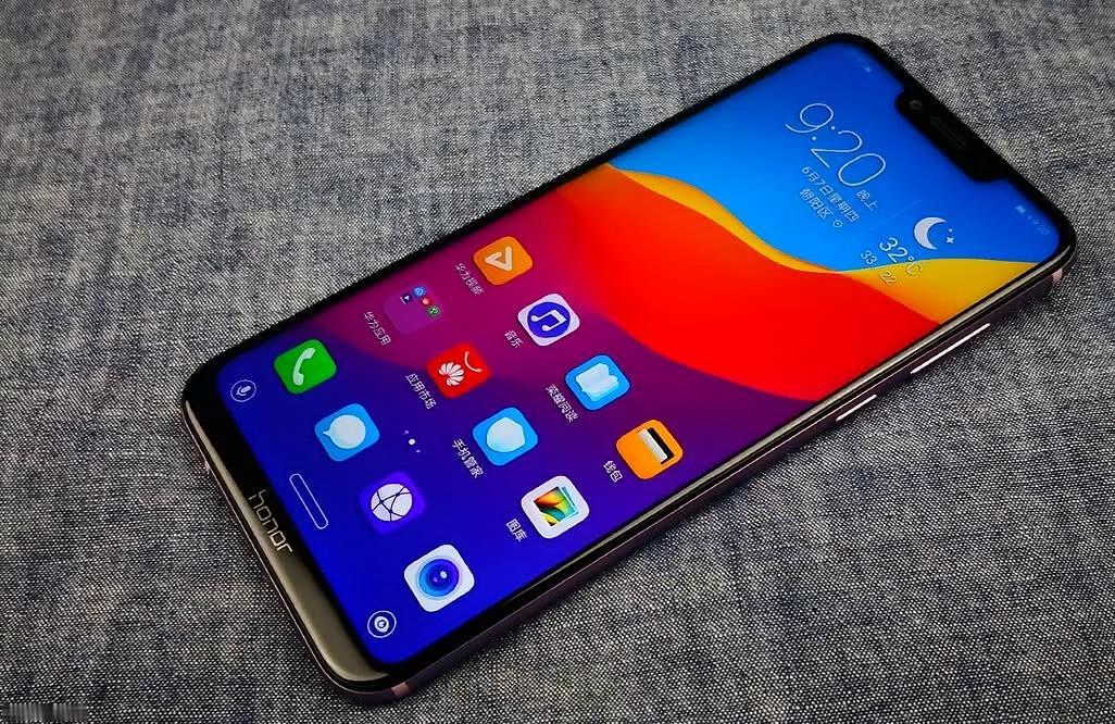 涨价减配，这钱花得憋屈！现在的中端机市场，属实乱到离谱！遥想2019年，1