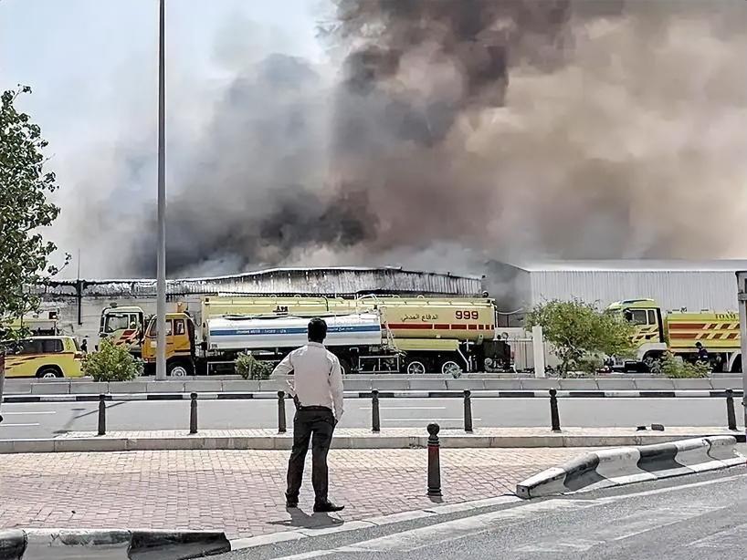 霍尔木兹海峡这回不演“石油危机”的老剧本了，真正的“隐形刺客”竟是氦气。这玩