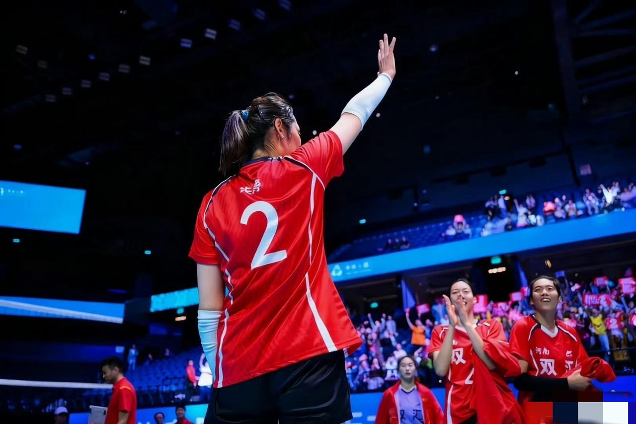 朱婷带领河南女排3:0四川女排（25:19/25:13/27:25）取得三连胜，