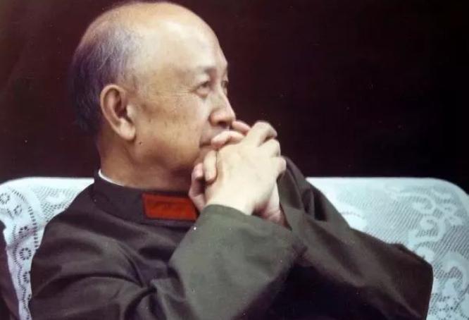 1976年，毛主席逝世的消息传出来，整个中国都哭了。但在所有悲痛的人里，钱学森的