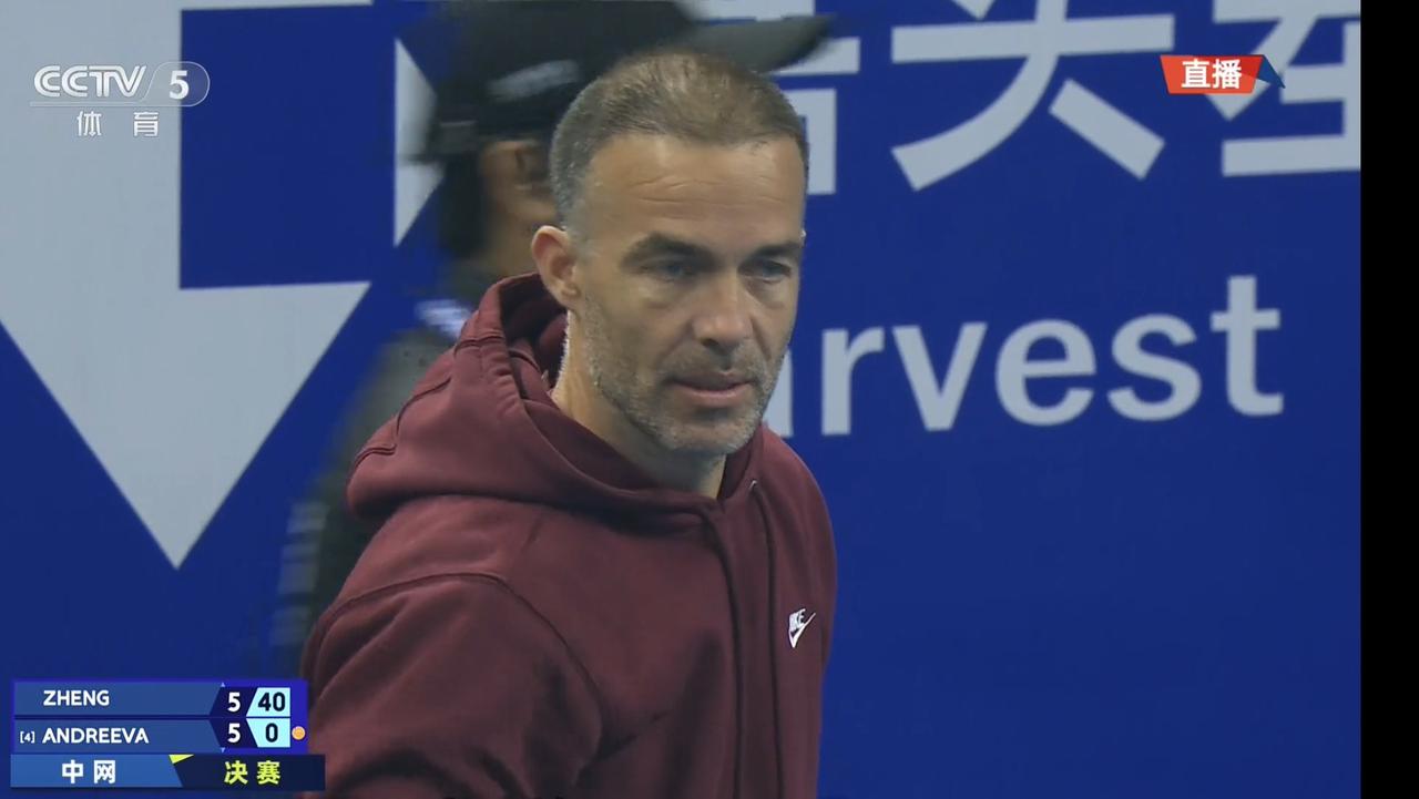 【郑钦文的教练里巴】西班牙网球教练佩雷·里巴，他自2021年起执教中国网球选手