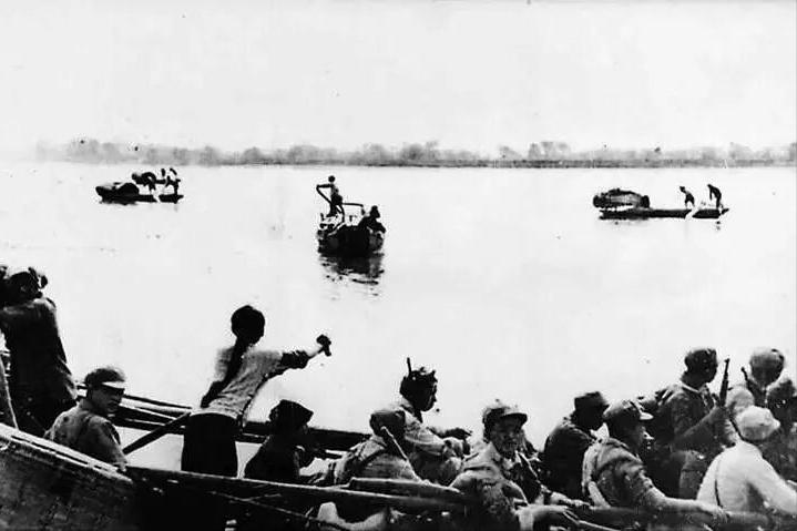 什么叫国运？看看1949年渡江战役就知道了！4月23日的南京，国民党总统府门