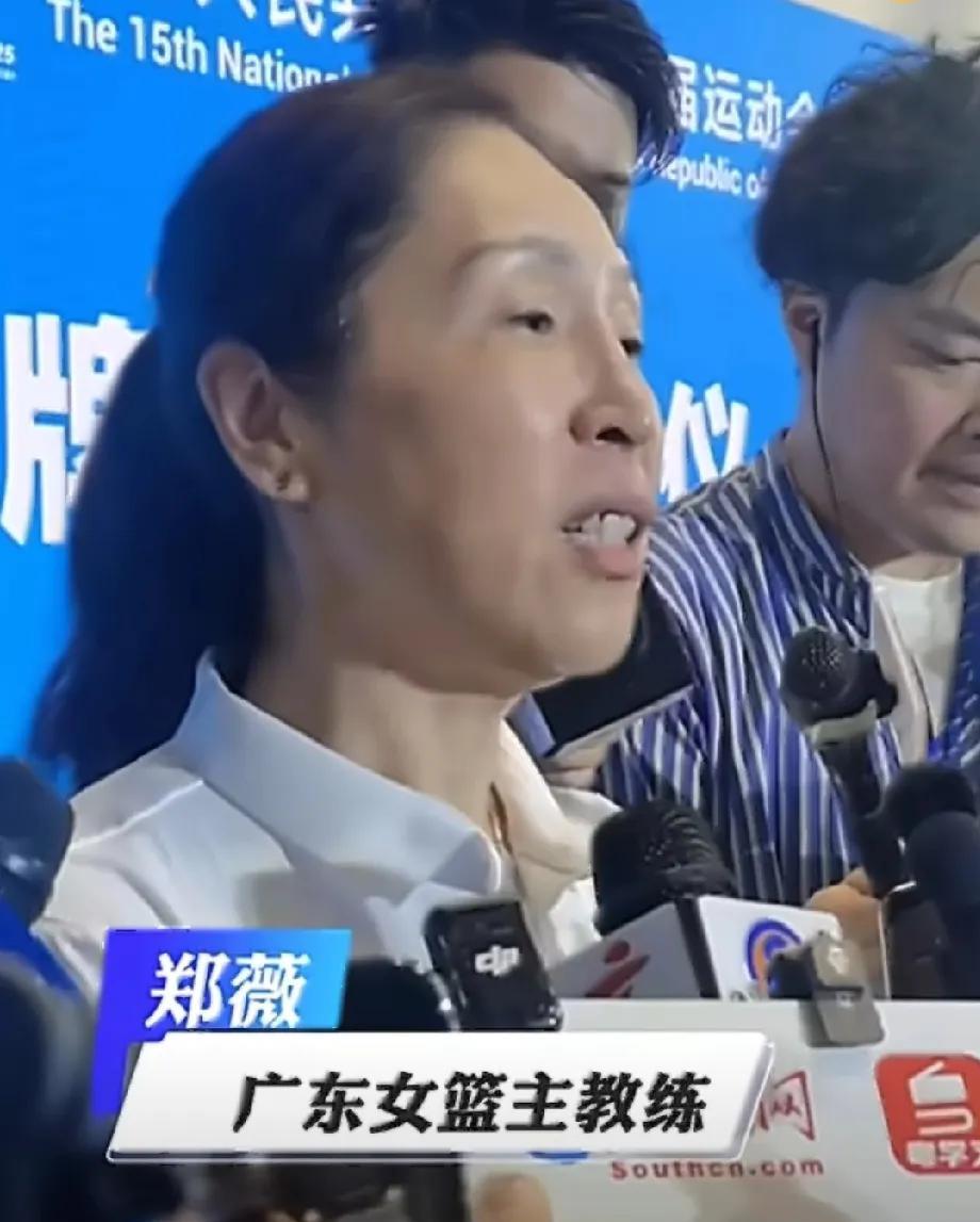 为什么郑薇是广东女篮全运会主教练，黄思静是广东女篮WCBA联赛主教练，二合一不好