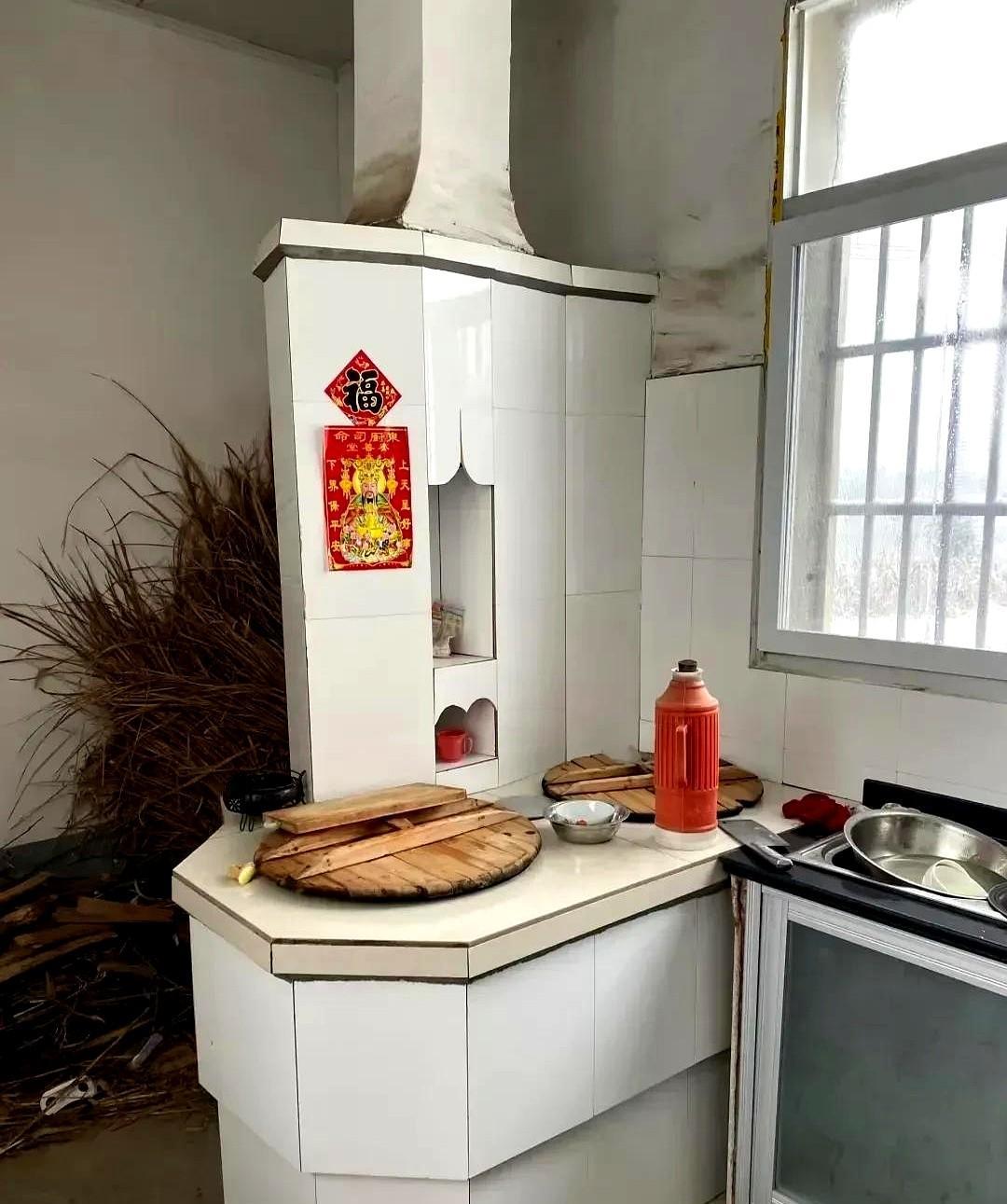 家庭清洁的奇思妙想，这些随手可得的物品竟是隐藏神器：1、燃气灶顽固油垢不必费力