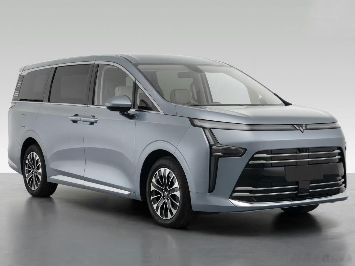 五菱的新款中大型的 MPV 星光M。应该是现在以工信部已经那个发的这些...
