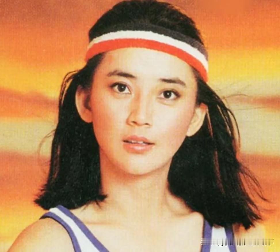 有位女星，长泽雅美长得超像她。她特别让人难忘的，是和何家劲演的那部《保镖》，当年