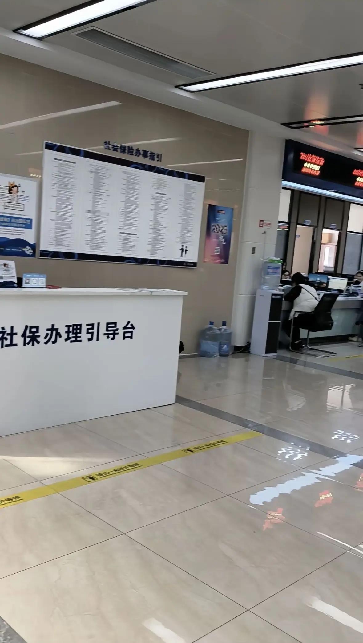 我姑妈在社保局工作了近二十年，真心奉劝大家一句！她说，无论你是打工还是自由