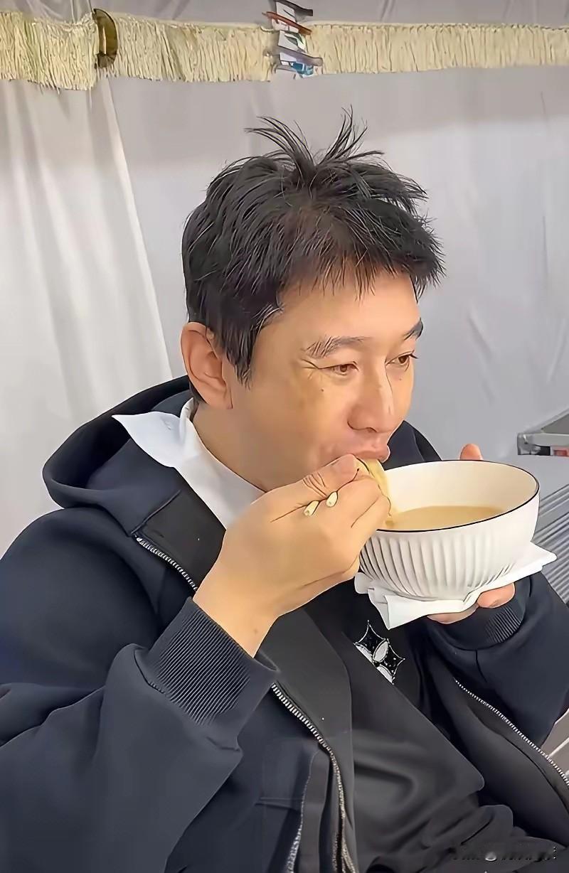 老天啊，还是50岁男神黄晓明？突然理解Angelababy杨颖了…