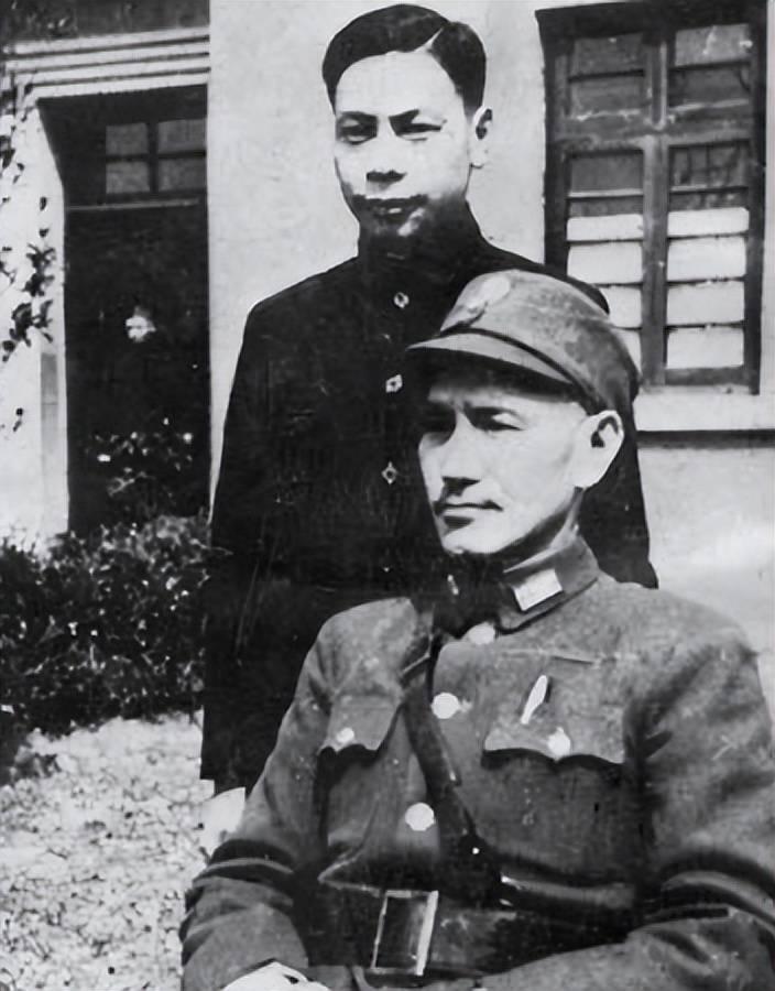孙中山去世前没有指定接班人，为何最后上位的是靠后的蒋介石？孙中山离世前，当时的蒋