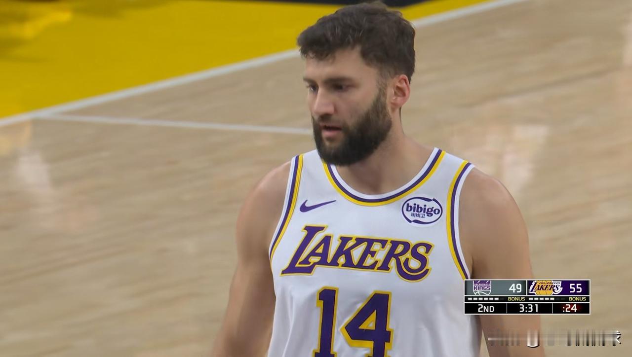 湖人大将克勒贝尔真是多才多艺！在今天湖人主场以125：101击败国王的比赛中，克