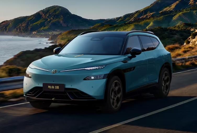 大众安徽与小鹏合作的第一款车“与众08”来了，预售价23.99万起。这车卖点很