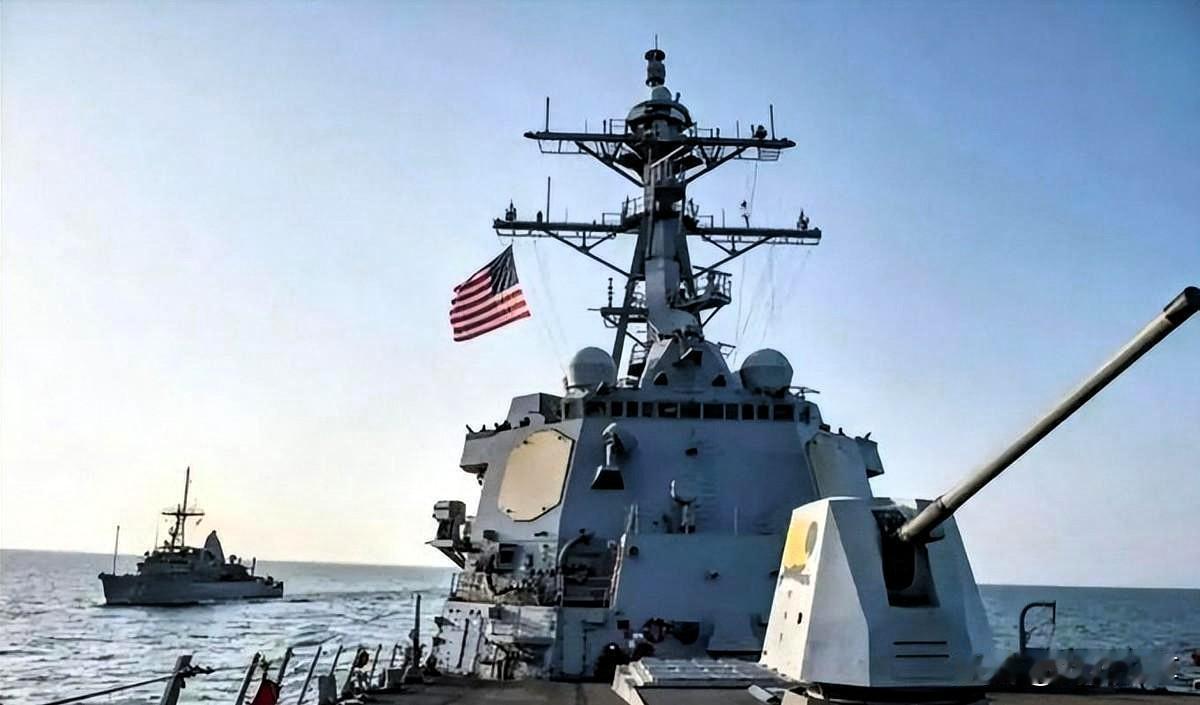 霍尔木兹海峡突然传来大消息！一艘中国油轮引发全球关注，美国这