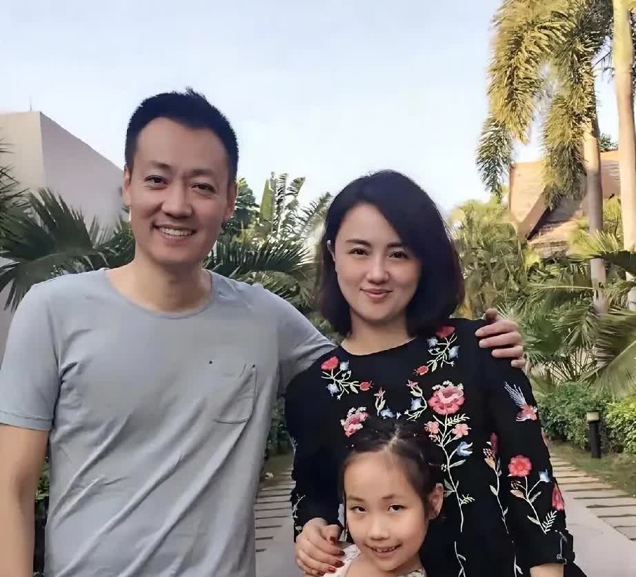 我闺蜜以前在大剧院工作过亲眼看见过朱媛媛她说了一句大实话，她说朱媛媛根本