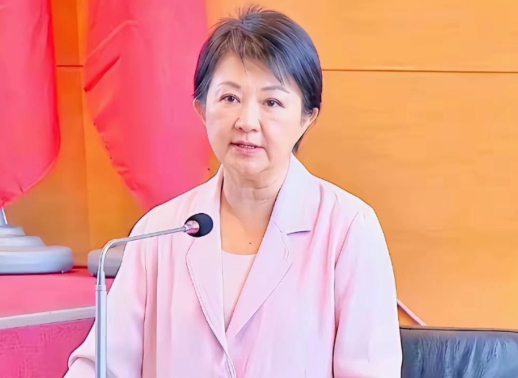 台中市长卢秀燕在接受媒体采访时提到：不管中美谈的如何，我们都要对自己“国家”有信