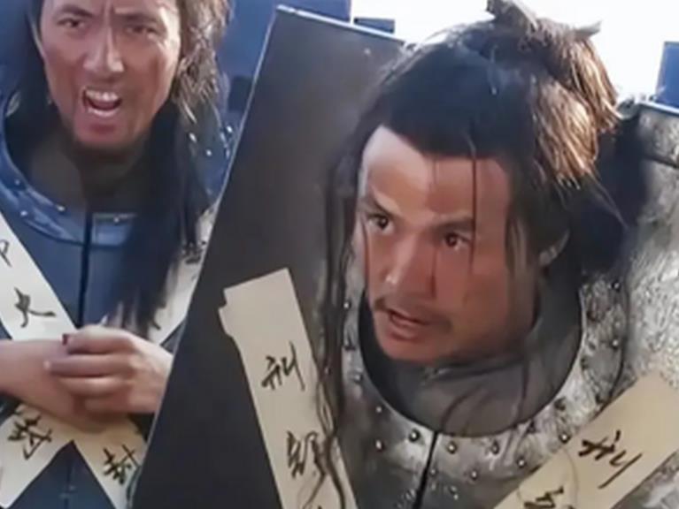 1393年，朱元璋下令把蓝玉凌迟，蓝玉仰头大笑道：“我蓝玉这辈子最后悔的，就是在