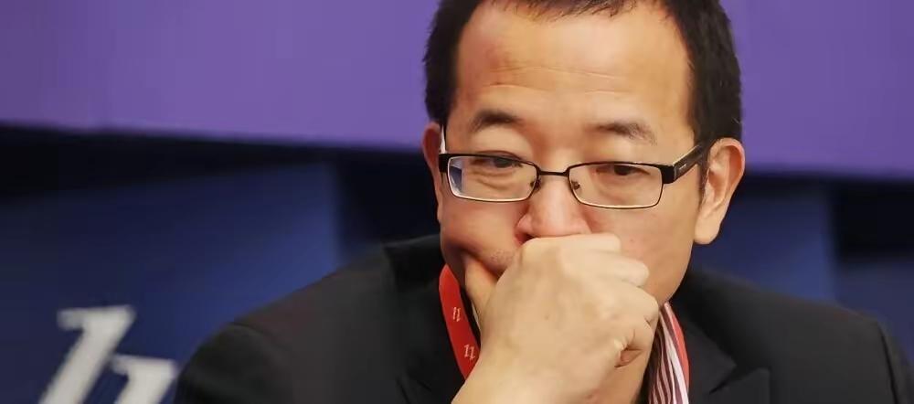 有一次，新东方有位高管，对罗永浩说了一番话，让他对俞敏洪保持了17年的沉默。他说