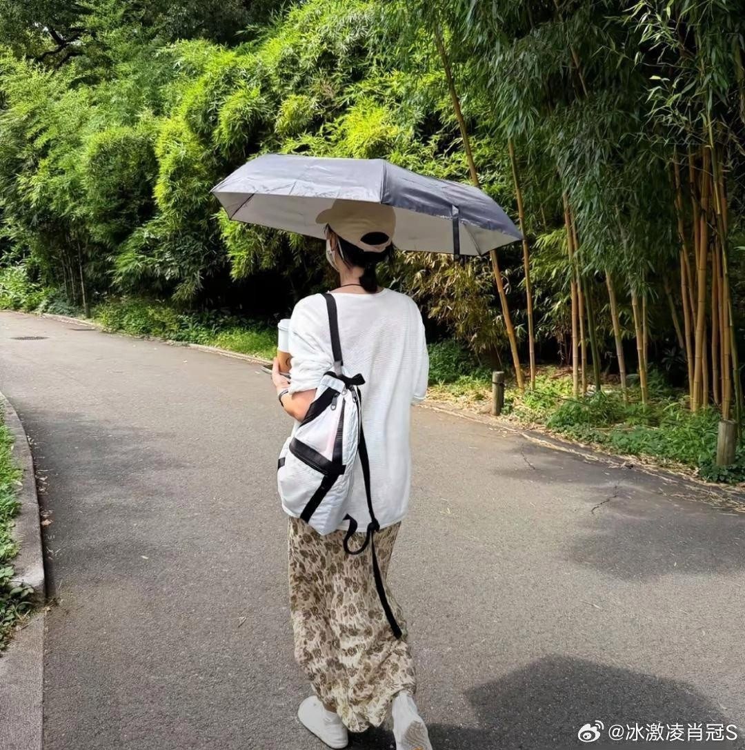 周迅的年龄感上来了。