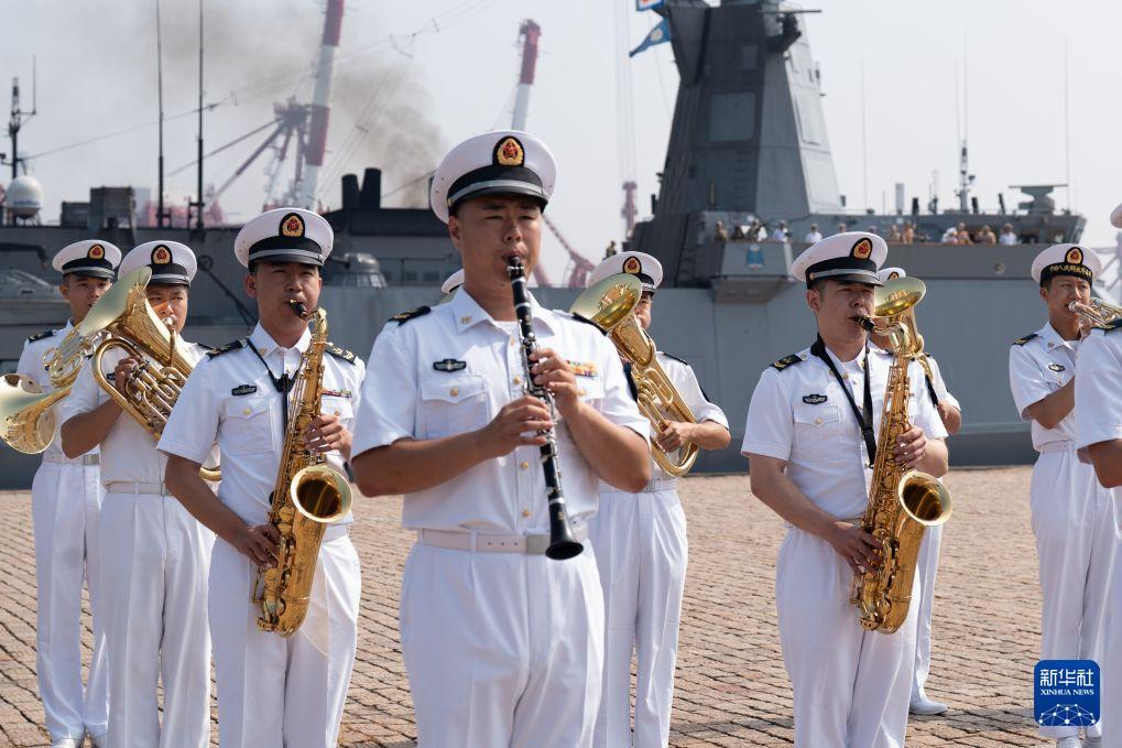 7月6日，据央视新闻直播间报道，昨天，俄罗斯海军舰艇编队抵达青岛，与中国🇨🇳