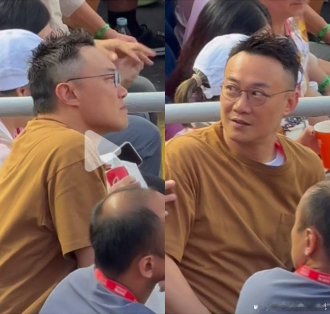 还我卷毛陈奕迅现在特像商界成功人士[大笑][大笑][大笑][大笑]​​​