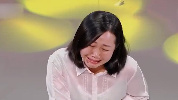 湖南一女子3岁走失，40岁成为千万富豪后，登上电视寻亲。不料，亲生父母无人到场，