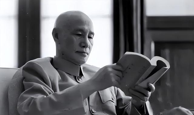 李宗仁说蒋介石：“他受过良好的训练，久经沙场，但他只是一个战术家而非战略家，他的