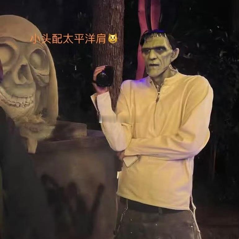 哈哈哈他戴面具吃烤肠那一刻我是真没绷住[捂脸哭]范丞丞cos绿巨人被认出​​