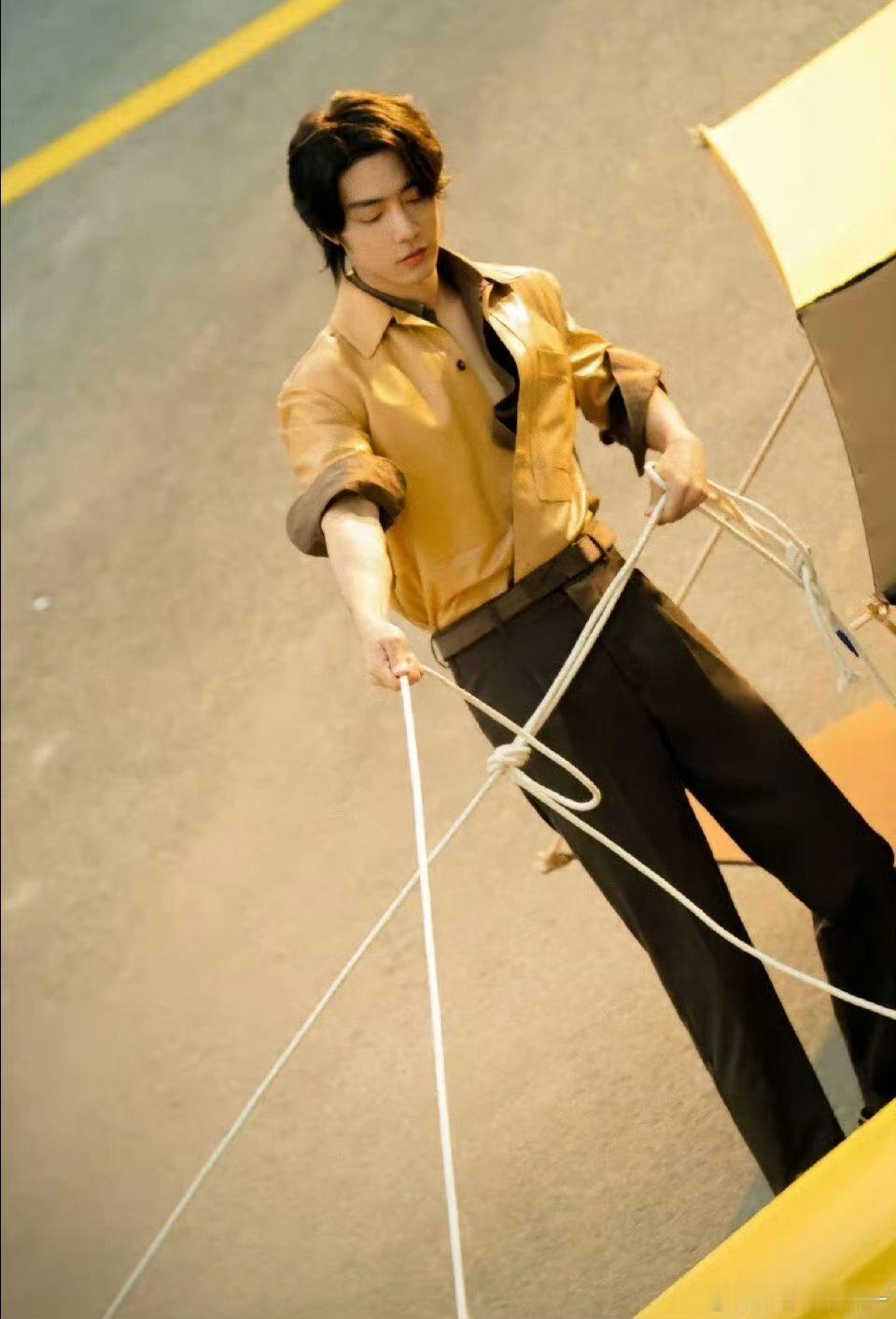 卧槽肖战没有扣全扣子真的很诱人欸人妻！！！🤤🤲🏻