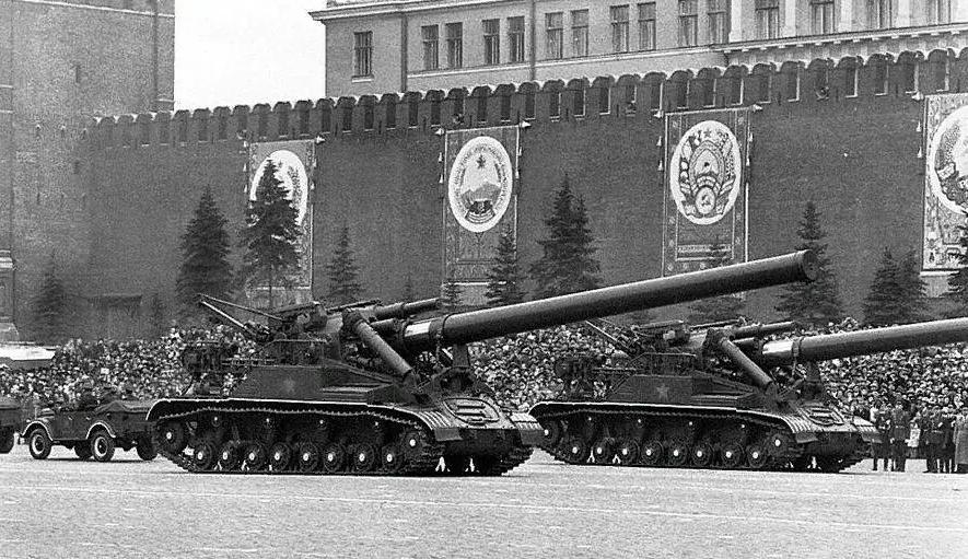 当年的苏联有多猛？苏联解体前，有超过45000件核武器，15万辆坦克和装甲车，5