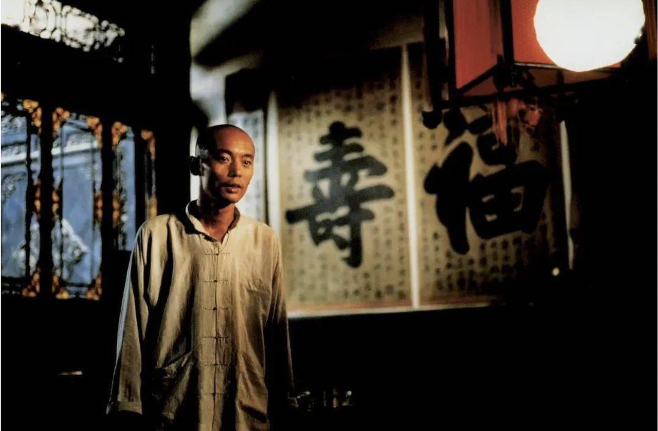 “《活着》里的福贵那么惨，他为什么从来没想过自杀？”这实际是个假问题，因为福贵看